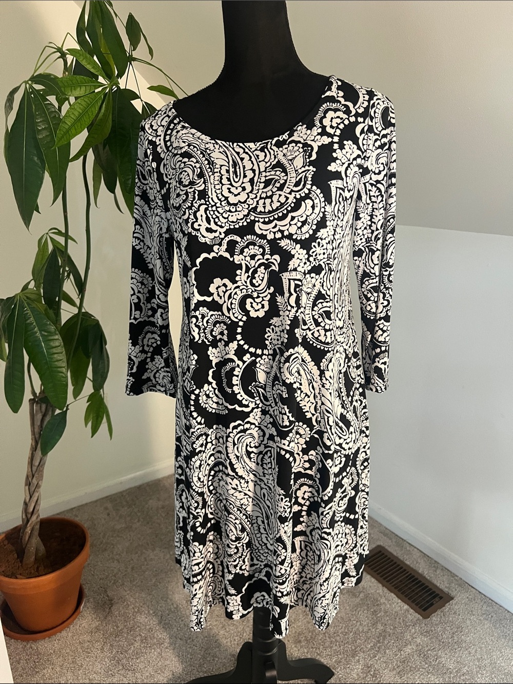 Black & White Paisley Midi Dress with Scoop Neck